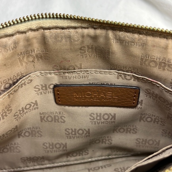 Micheal Kors wristlet leather - Picture 6 of 11